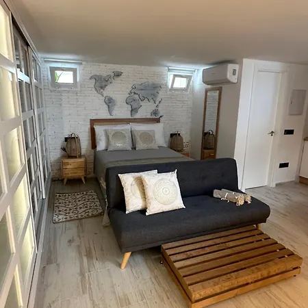 Linda Vista Apartment *